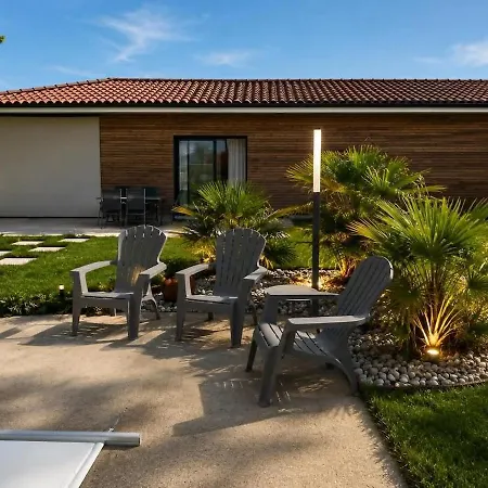 12 Personnes Avec Piscine, Jacuzzi Et Sauna Pres De Cognac
