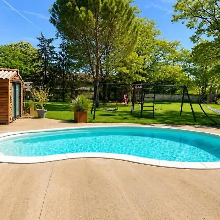 12 Personnes Avec Piscine, Jacuzzi Et Sauna Pres De Cognac Villa *