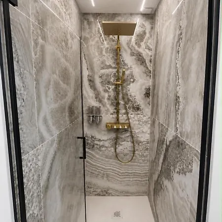 12 Personnes Avec Piscine, Jacuzzi Et Sauna Pres De Cognac Villa *