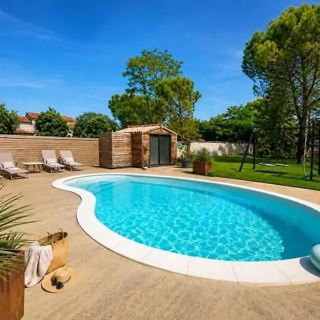 Villa 12 Personnes Avec Piscine, Jacuzzi Et Sauna Pres De Cognac *