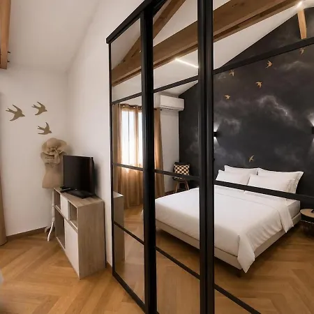 12 Personnes Avec Piscine, Jacuzzi Et Sauna Pres De Cognac * Merpins