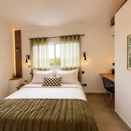 12 Personnes Avec Piscine, Jacuzzi Et Sauna Pres De Cognac Merpins