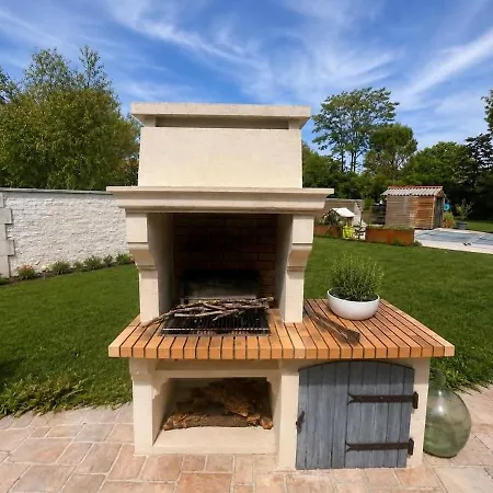 12 Personnes Avec Piscine, Jacuzzi Et Sauna Pres De Cognac