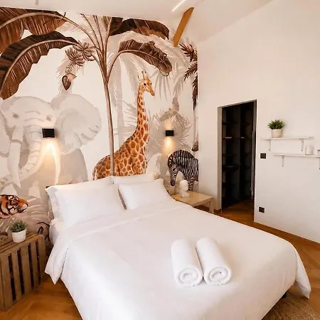 12 Personnes Avec Piscine, Jacuzzi Et Sauna Pres De Cognac Villa