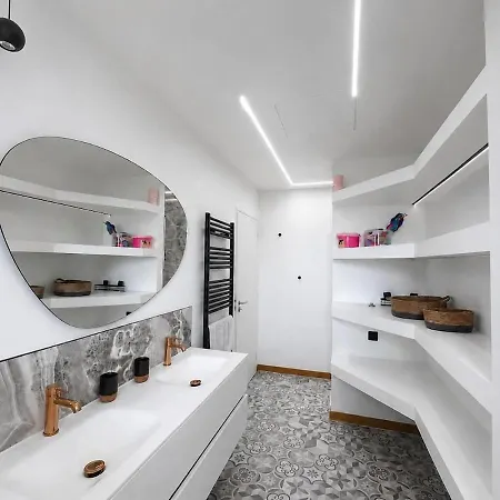 12 Personnes Avec Piscine, Jacuzzi Et Sauna Pres De Cognac Merpins