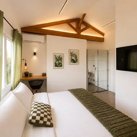 12 Personnes Avec Piscine, Jacuzzi Et Sauna Pres De Cognac Villa Merpins