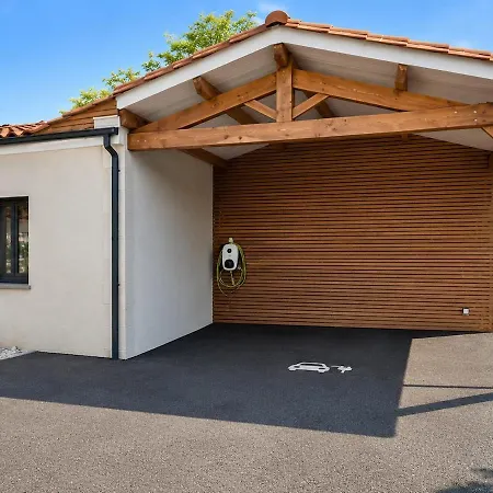 12 Personnes Avec Piscine, Jacuzzi Et Sauna Pres De Cognac Villa Merpins