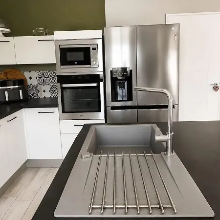 Villa 12 Personnes Avec Piscine, Jacuzzi Et Sauna Pres De Cognac Merpins