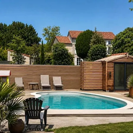Villa 12 Personnes Avec Piscine, Jacuzzi Et Sauna Pres De Cognac *