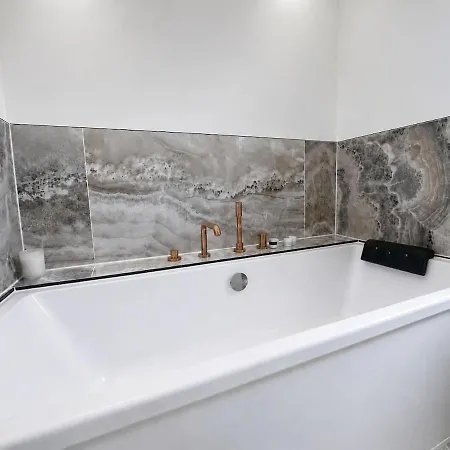 Villa 12 Personnes Avec Piscine, Jacuzzi Et Sauna Pres De Cognac Merpins